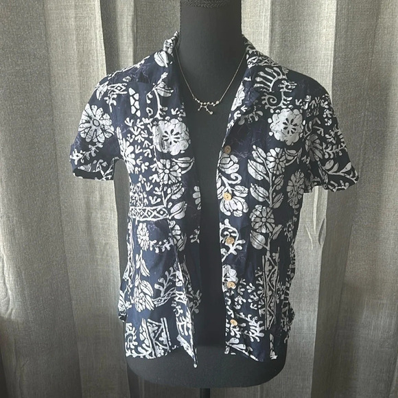 Blue and White Floral Gloria Vanderbilt Button Up - Picture 1 of 4